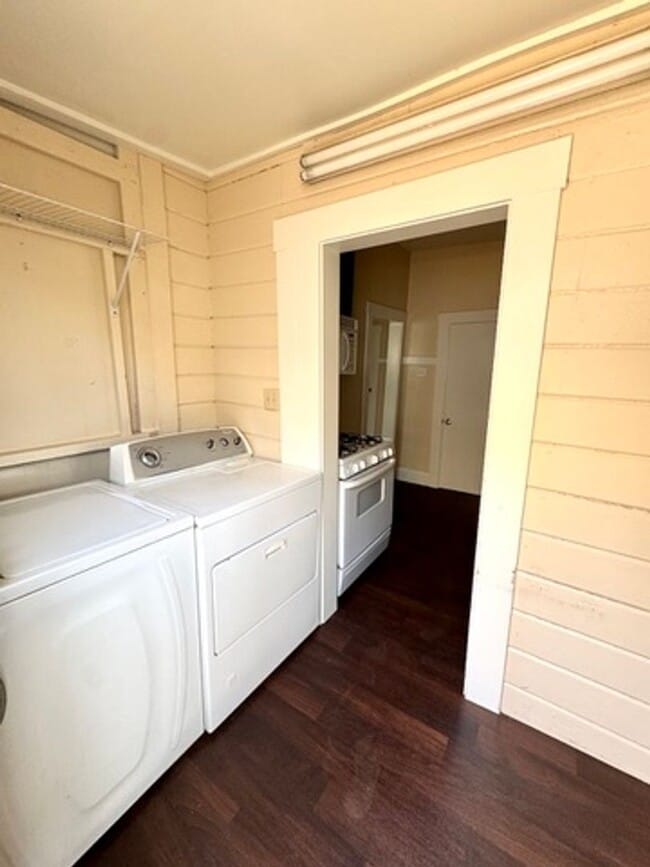 Building Photo - Old World Charm 2 bedroom / 1 bath