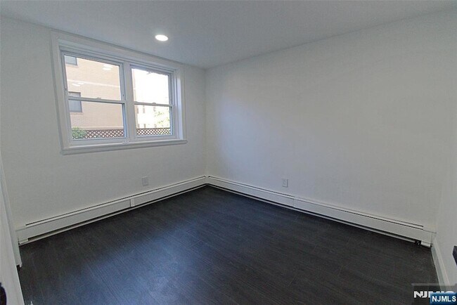 Building Photo - 401 Undercliff Ave