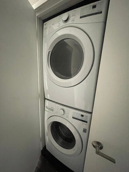 Washer/Dryer (In Unit) - 2409 Ridge Ave