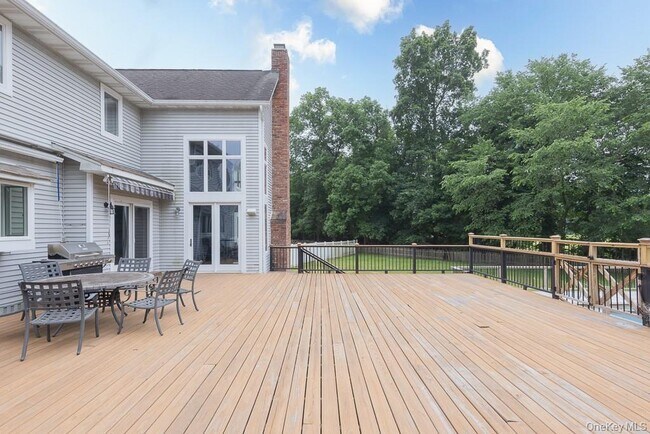 Building Photo - 185 Spook Rock Rd