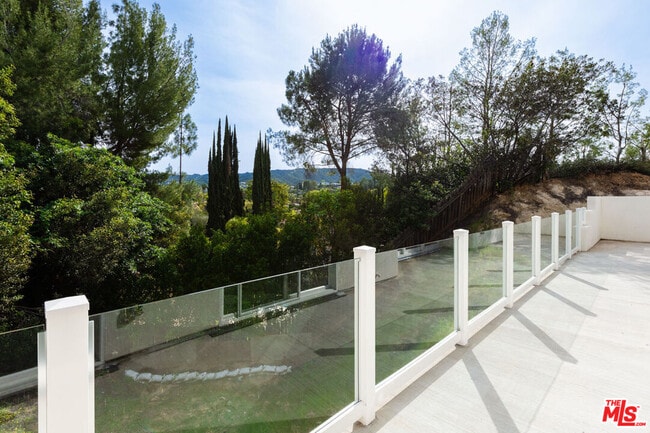 Building Photo - 4724 El Caballero Dr