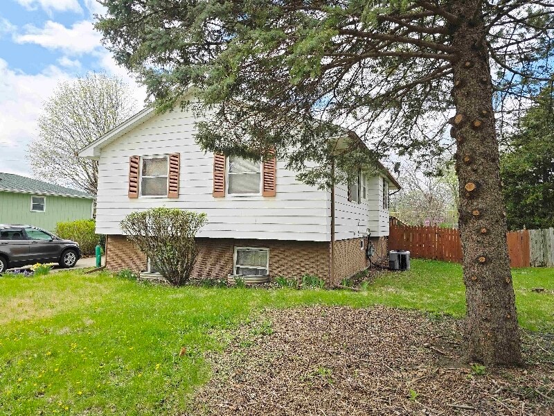Building Photo - 2111 Palmer Cir