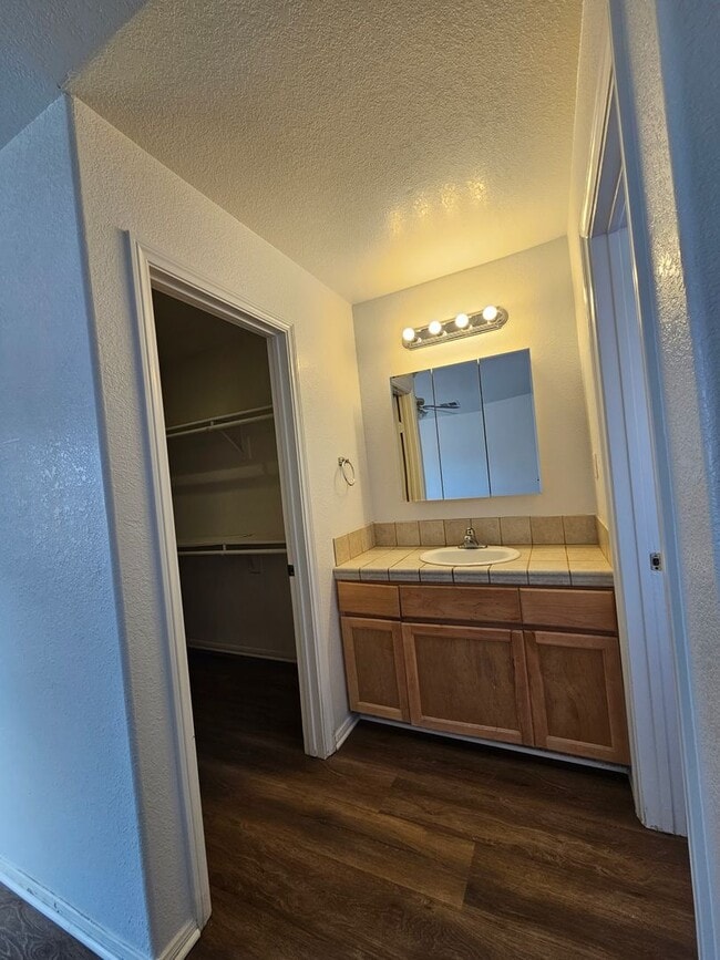 Building Photo - 3 bedroom / 2 bathroom house for RENT!