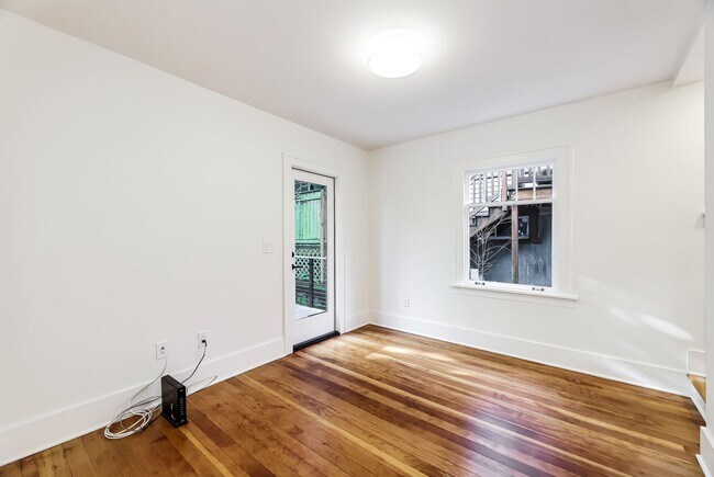 Building Photo - 4bd/3.25ba Seattle Home