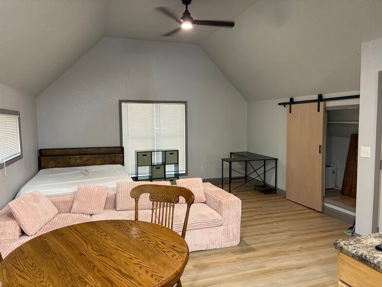 Living - 216 N Sheridan St