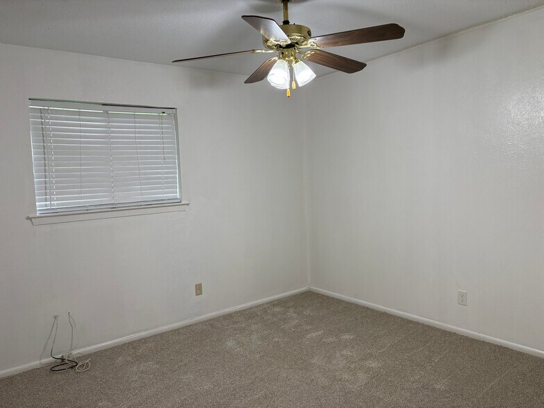 Building Photo - 5355 Wonder Dr