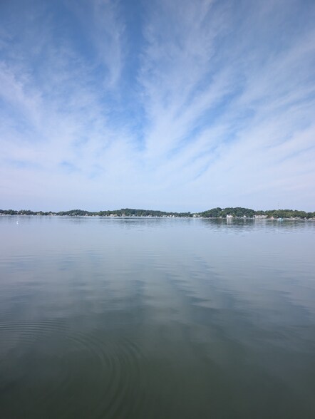 Building Photo - 605 Vincent Rd