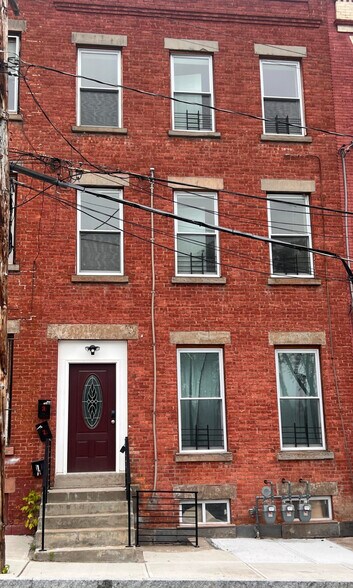 Building Photo - 15 Delaware St