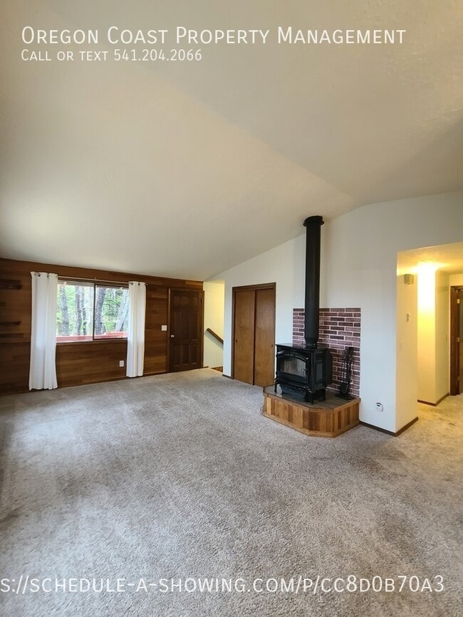 Building Photo - 835 Manzanita Ave