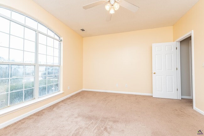 Building Photo - 100 Oldfield Ct