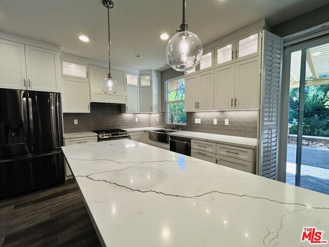 Building Photo - 4701 Luna Ct