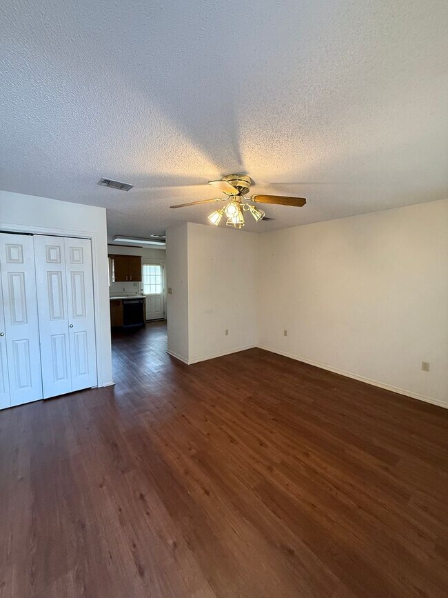 Building Photo - 312 E H Pl