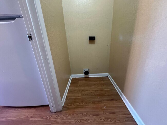 Building Photo - 3008 Chaucer Dr