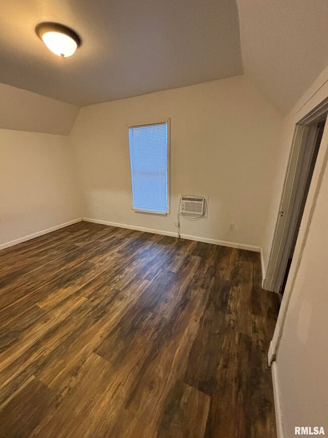 Building Photo - 707 E Nebraska Ave