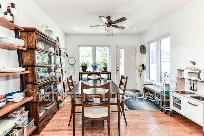 Building Photo - 509 E Luray Ave