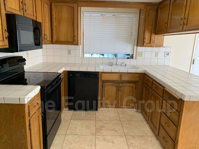 Building Photo - 4845 W Cypress Ave