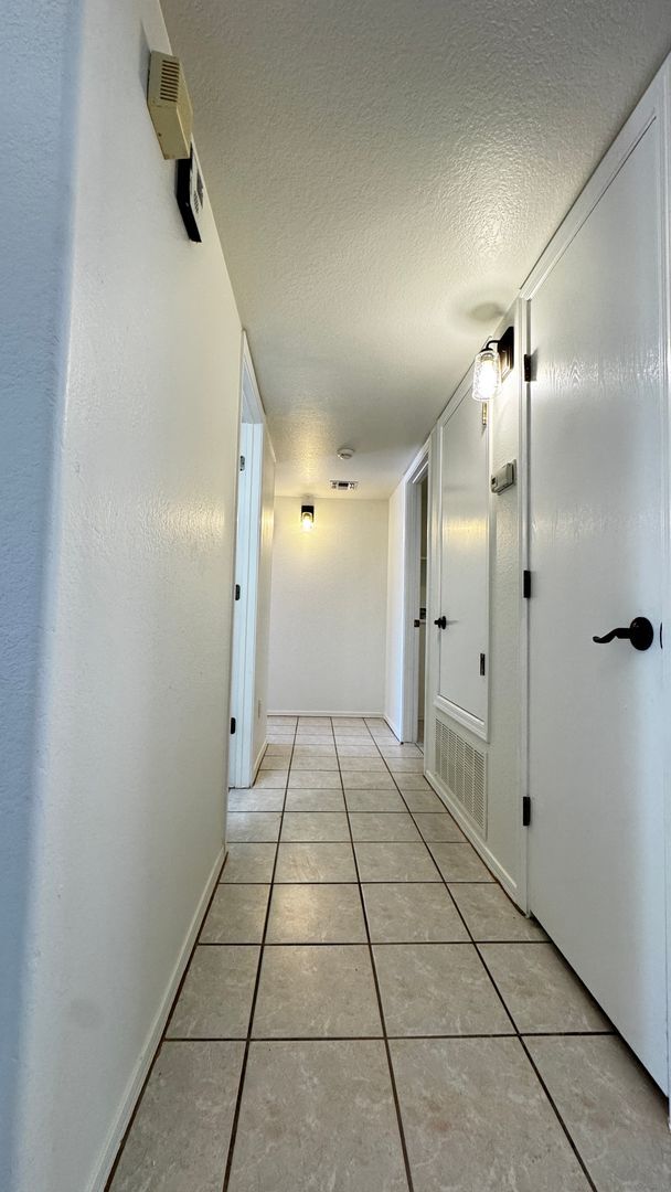 Building Photo - Eastside (Broadway and Houghton) 4 bedroom...