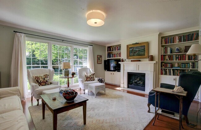 Building Photo - 453 Ivy Cir
