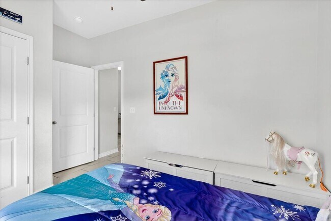 Building Photo - 2614 Vista del Sol