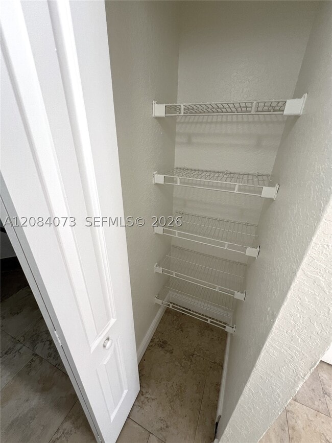 Building Photo - 2841 N Oakland Forest Dr