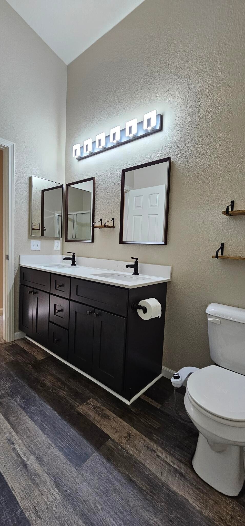 Master Bathroom - 2600 Oak Rd