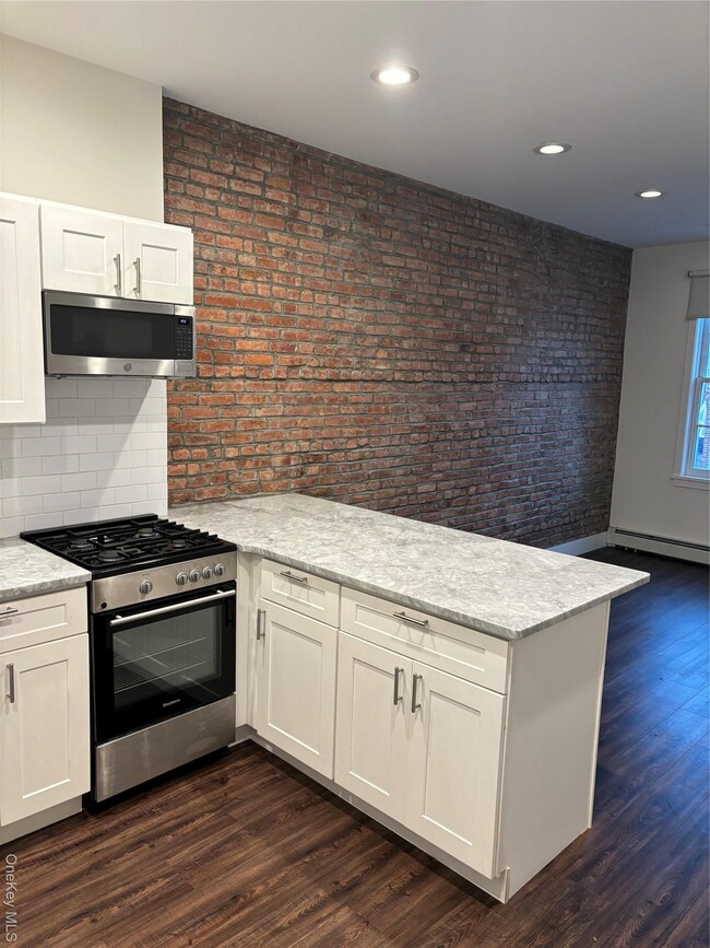 Building Photo - 134 Tulip Ave