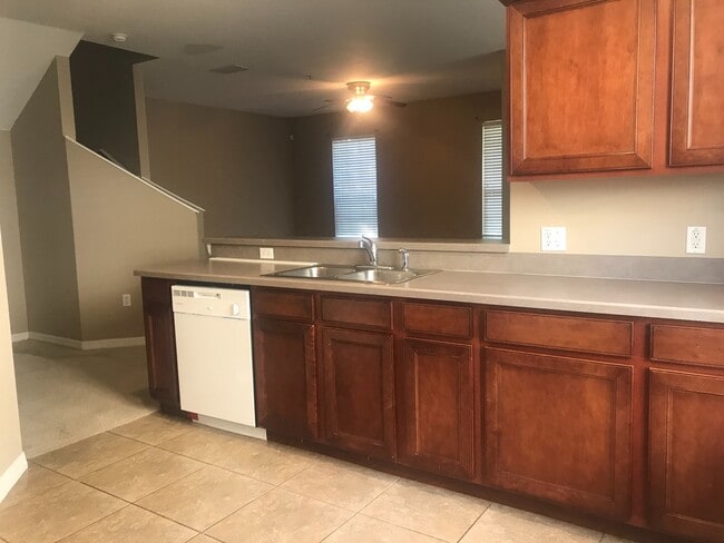 Building Photo - PENDING APPLICATION-MOVE IN SPECIAL- Beautiful 3/2.5 Harmony Condo.