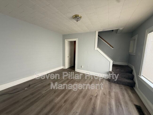 Building Photo - 1044 E 16th Ave