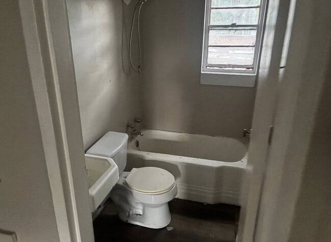 Building Photo - 1505 W Gordon Ave