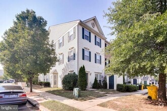 Building Photo - 2018 Cooper Point Ct