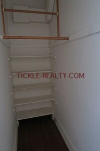 Building Photo - 626 University Ave