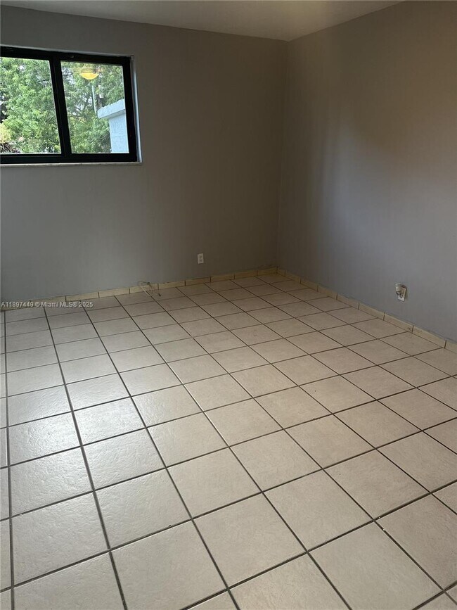 Building Photo - 14155 W Dixie Hwy