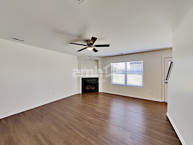 Building Photo - 3856 Wingdale Ct