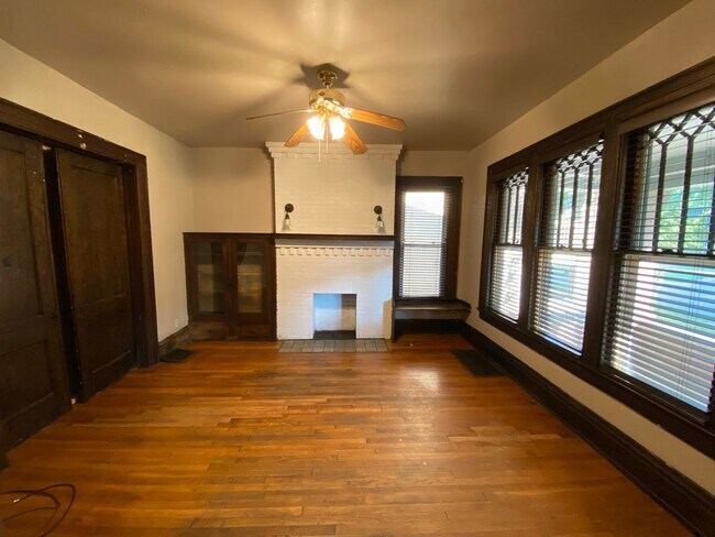 Building Photo - 211 E 16th Ave