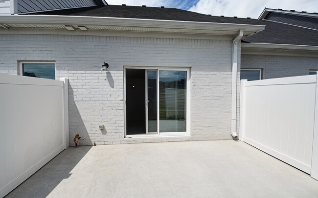 Building Photo - 3414 Pershing Dr