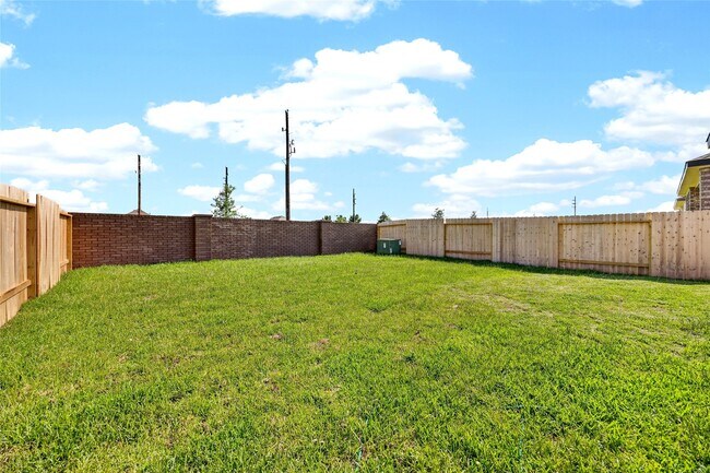 Building Photo - 23643 Red Rowan Ln