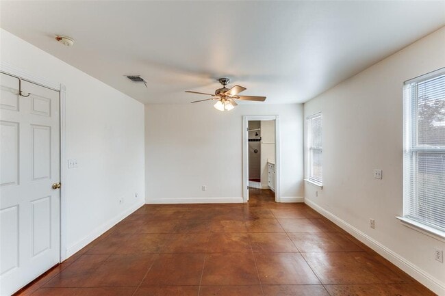 Building Photo - 5718 McCarty Ln