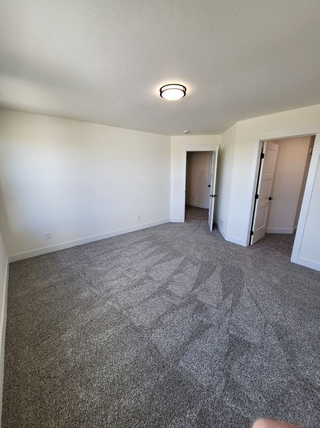 Building Photo - Beautiful Newly Built 3 Bedroom 2.5 Bath Townhome In Sweetgrass!!!!!