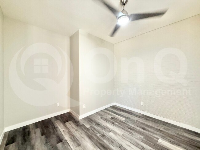 Building Photo - 765 W Whistling Thorn Ave