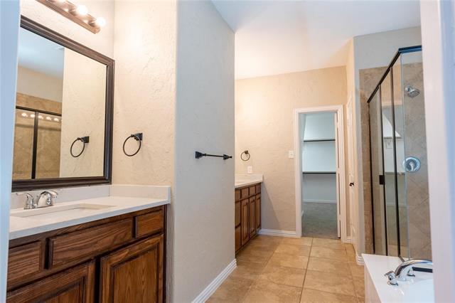 Building Photo - 1609 Clearwater Dr