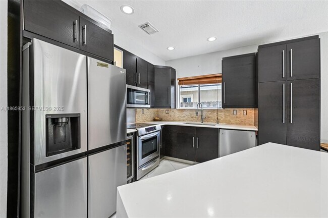 Building Photo - 3228 SE 3rd Dr