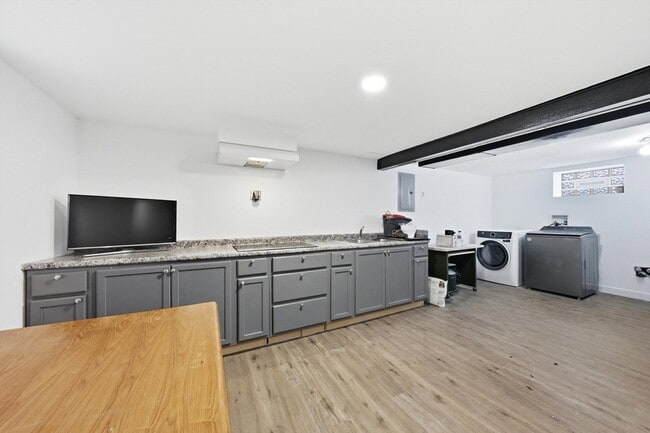 Building Photo - 4605 S Laramie Ave