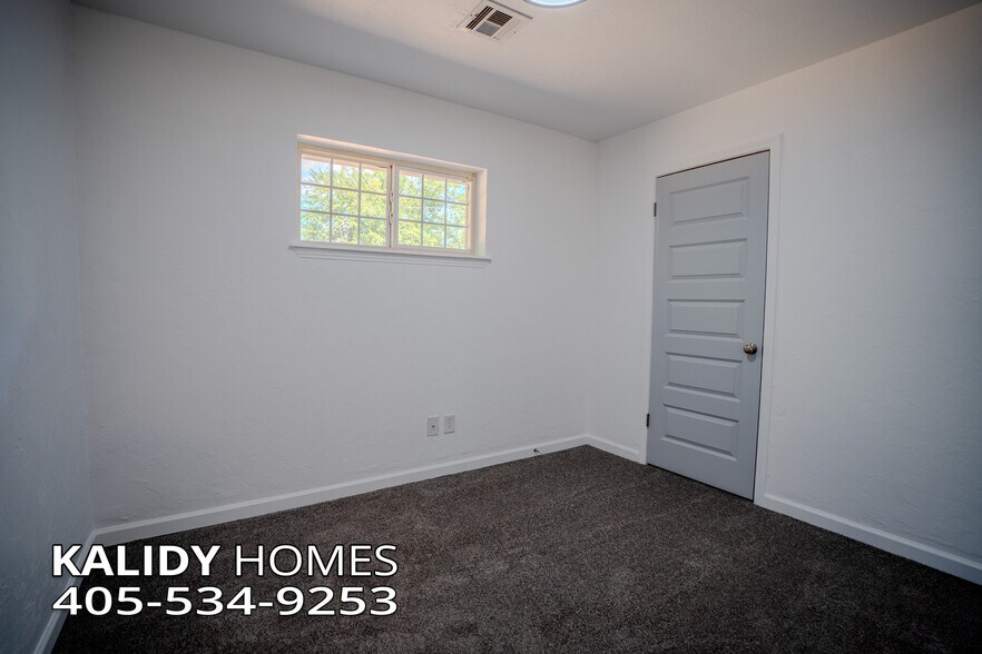 Building Photo - 413 Winding Ln