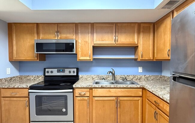 Building Photo - 1532 SE Royal Green Cir