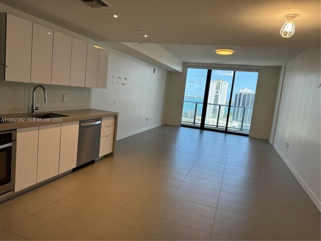 Building Photo - 1600 NE 1st Ave