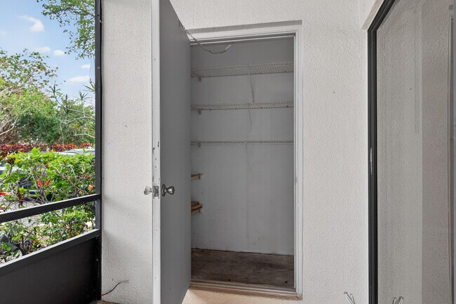 Building Photo - 147 Deer Creek Blvd