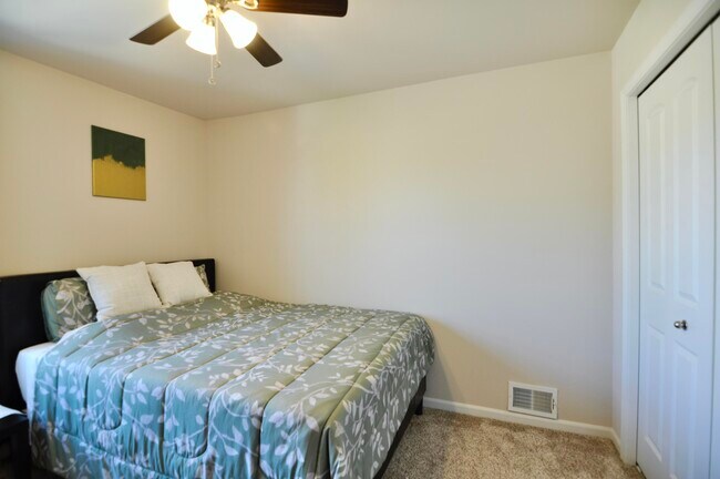 Building Photo - 4481 Bridgeview Ln