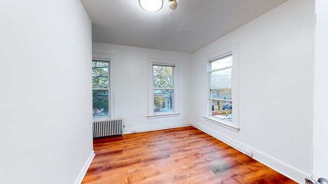 Building Photo - Spacious, Fully Renovated 3BR in Prime Eas...