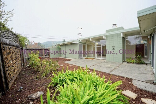 Building Photo - 870 Penny Royal Ln