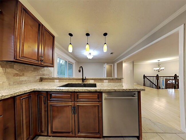 Building Photo - 11 Hickory Oak Dr
